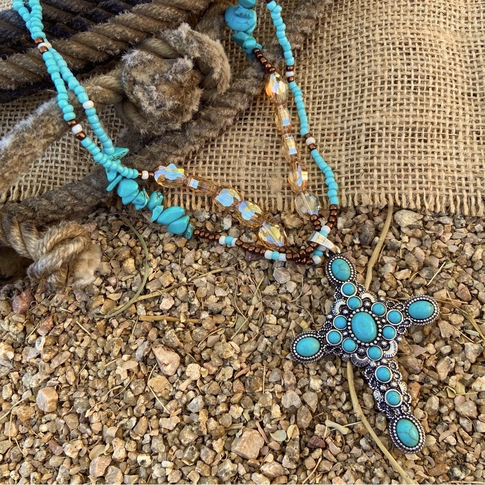 Faux Turquoise Western Beaded Necklace